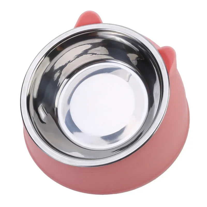Gamelle inclinée en inox, vue de près