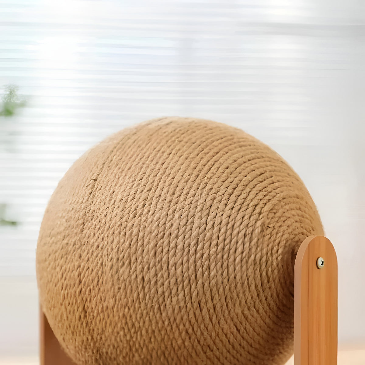 Gros plan sur la boule en corde de sisal