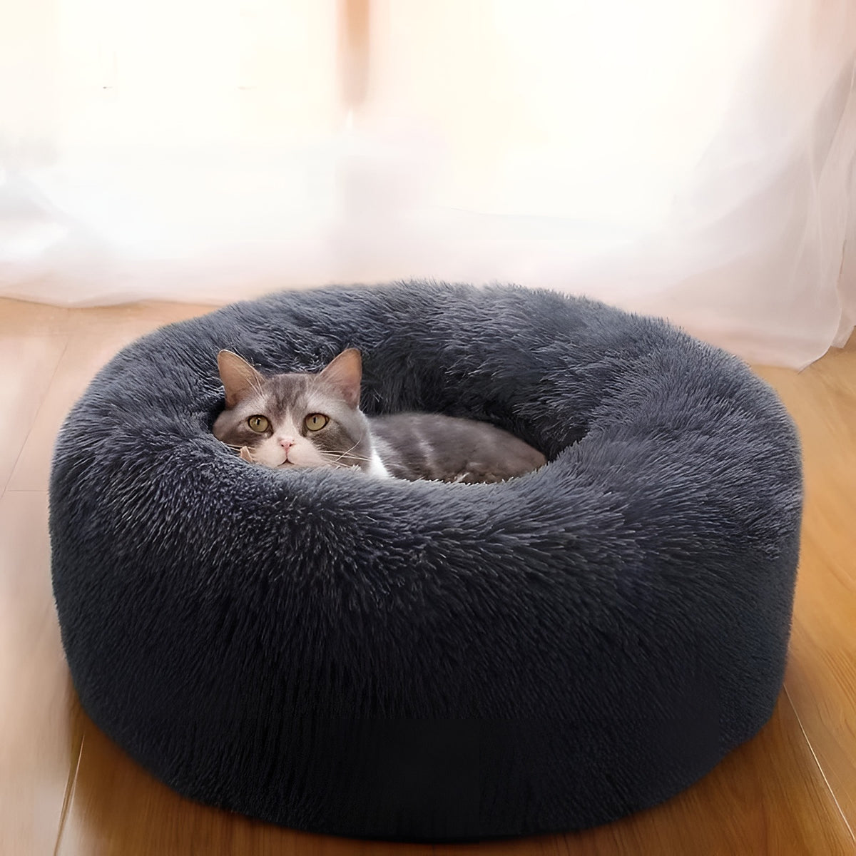 Panier rond en peluche anthracite avec un chat